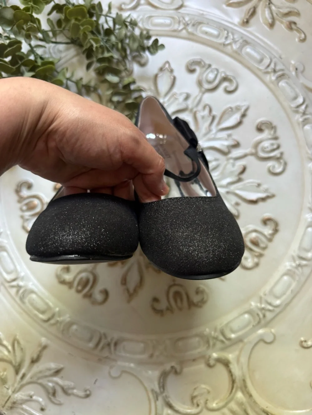 Badgley Mischka Girls' Black Glitter Block Heel Dress Shoes Size 6